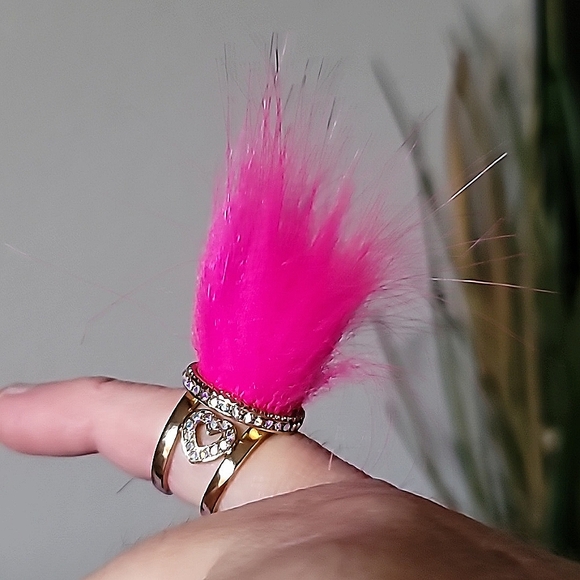 New! BETSEY JOHNSON Macy's Hot Pink Trolls Ring. Size 7.5 - Picture 3 of 10
